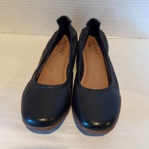 Josef Seibel leather NWOT Black European Flats. Size 40